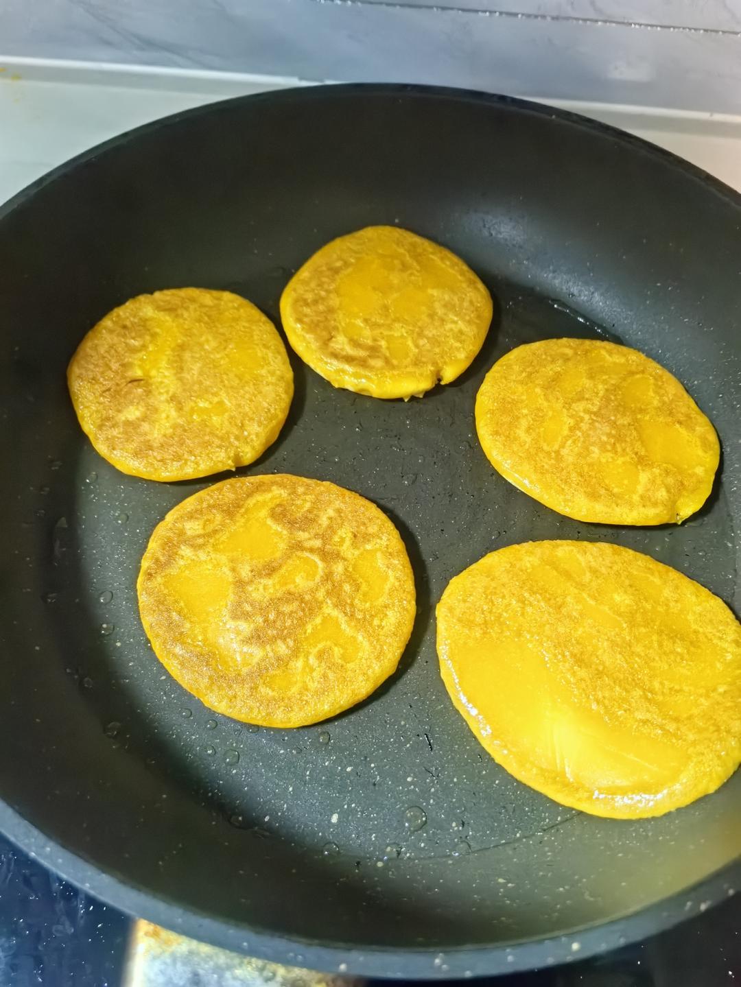 平底锅就能做，香甜软糯的南瓜饼，一次成功