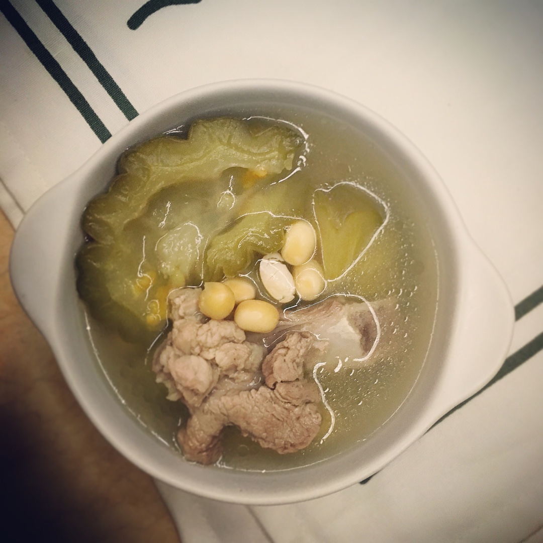 黄豆苦瓜排骨汤