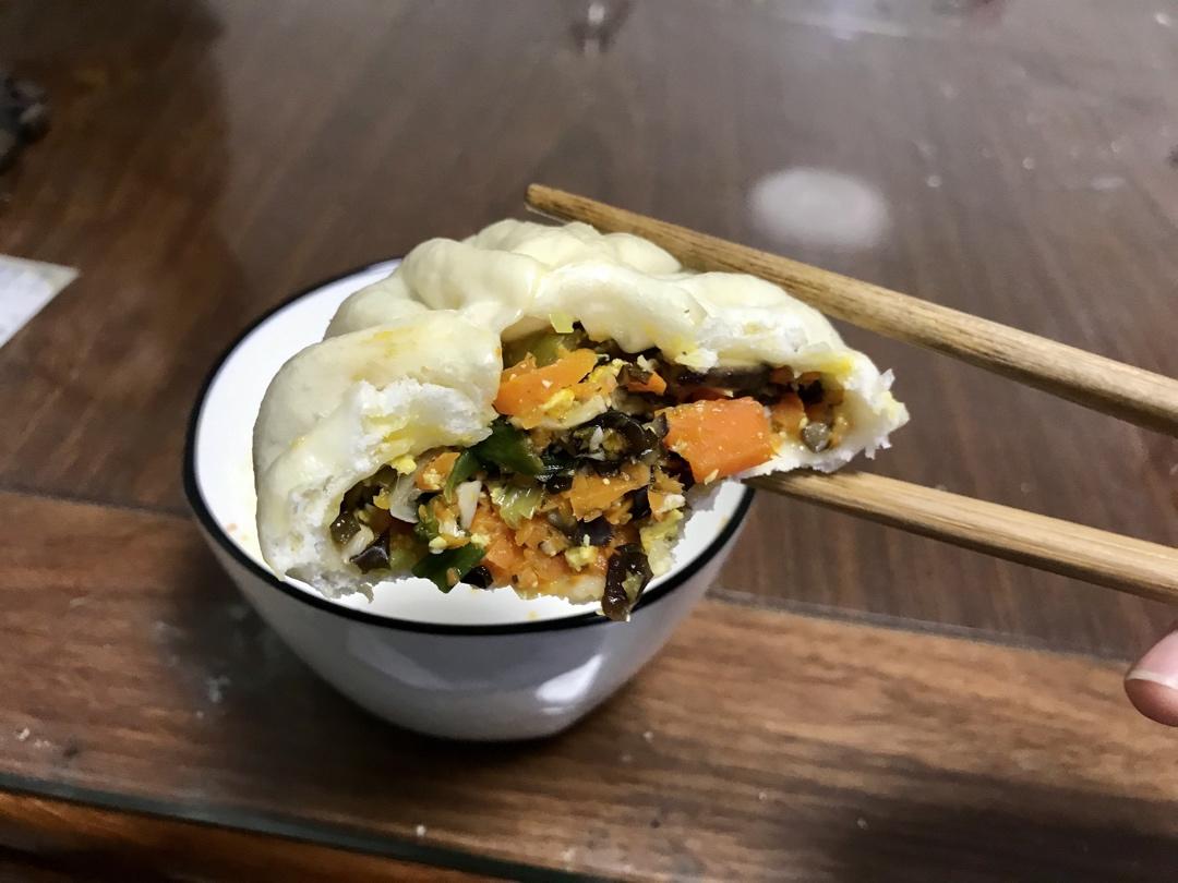 胡萝卜木耳鸡蛋包子——素包子也可以很好吃~