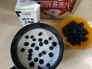 超级简单的减脂餐^O^爆浆蓝莓焗牛奶燕麦的做法 步骤1