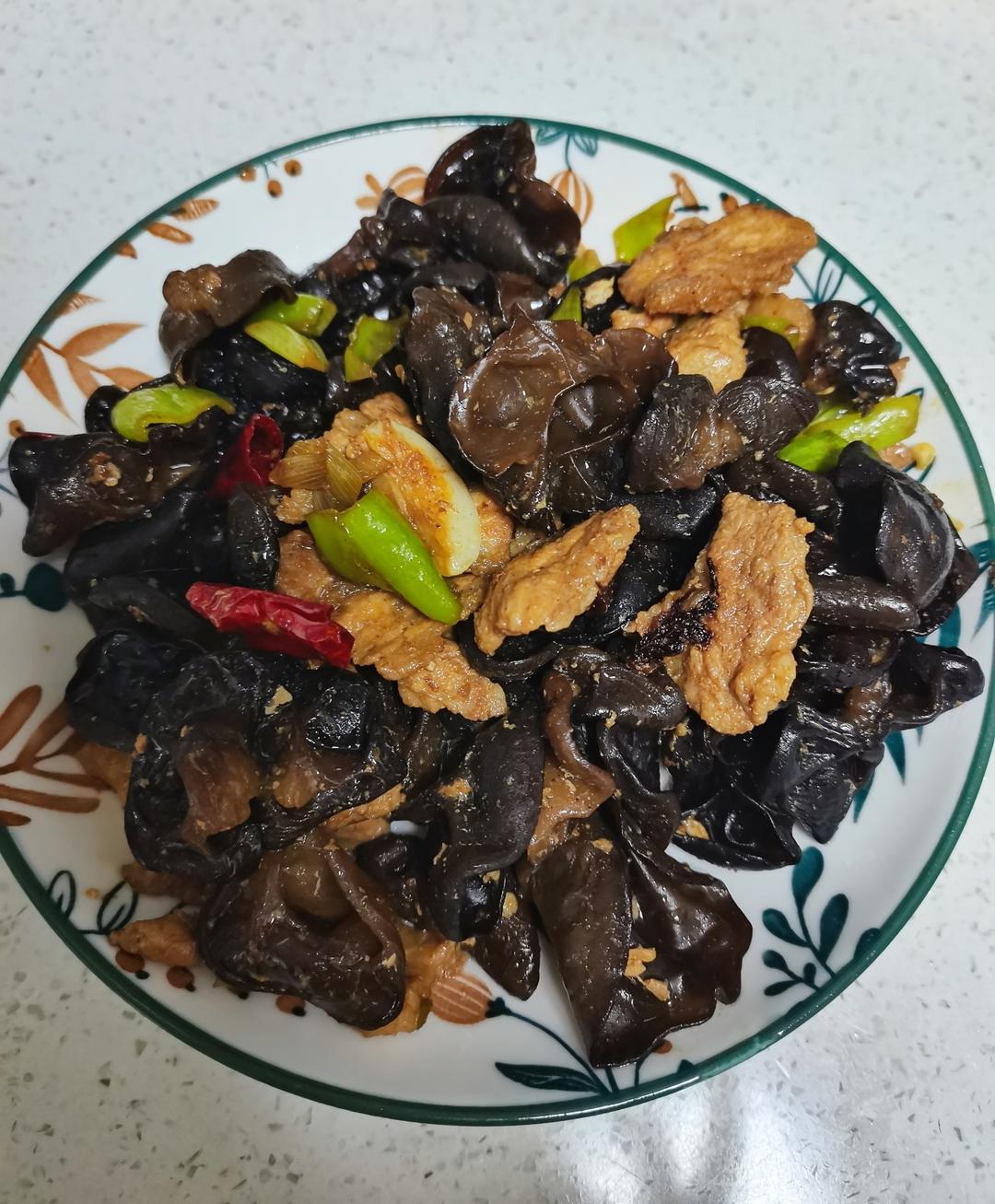 最喜爱的东北菜！木耳炒肉片