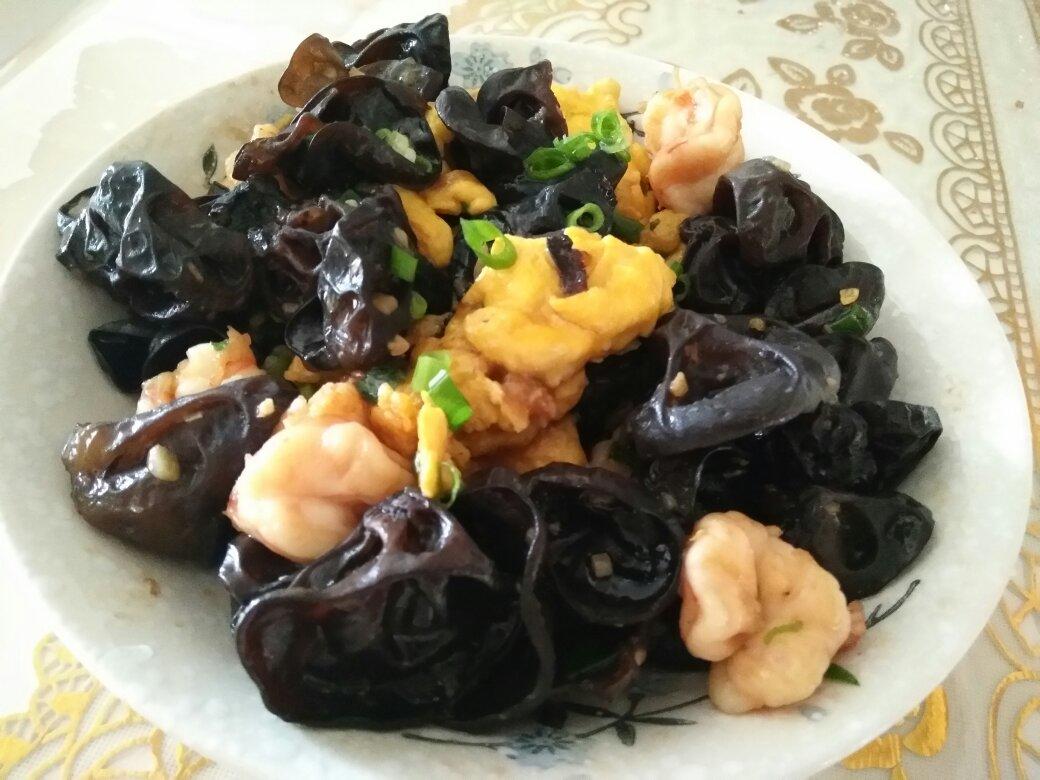 鲜虾木耳滑蛋