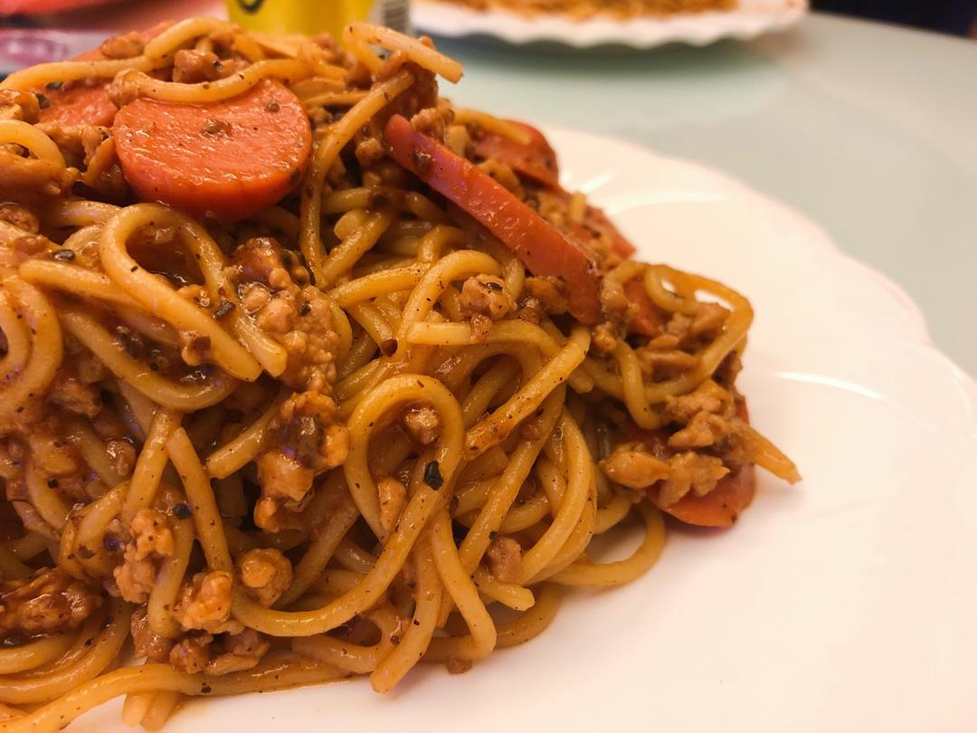 黑椒牛柳炒意面