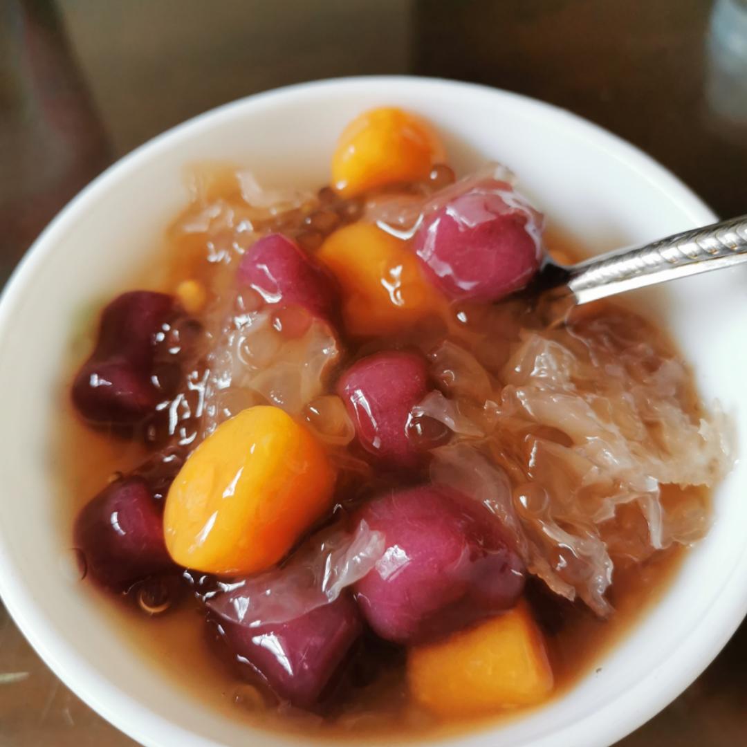嘬一口李子