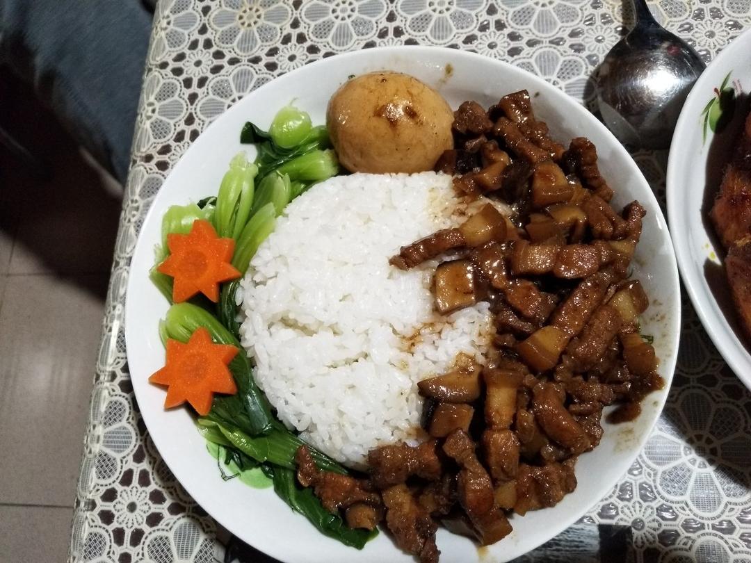 洋葱酥卤肉饭