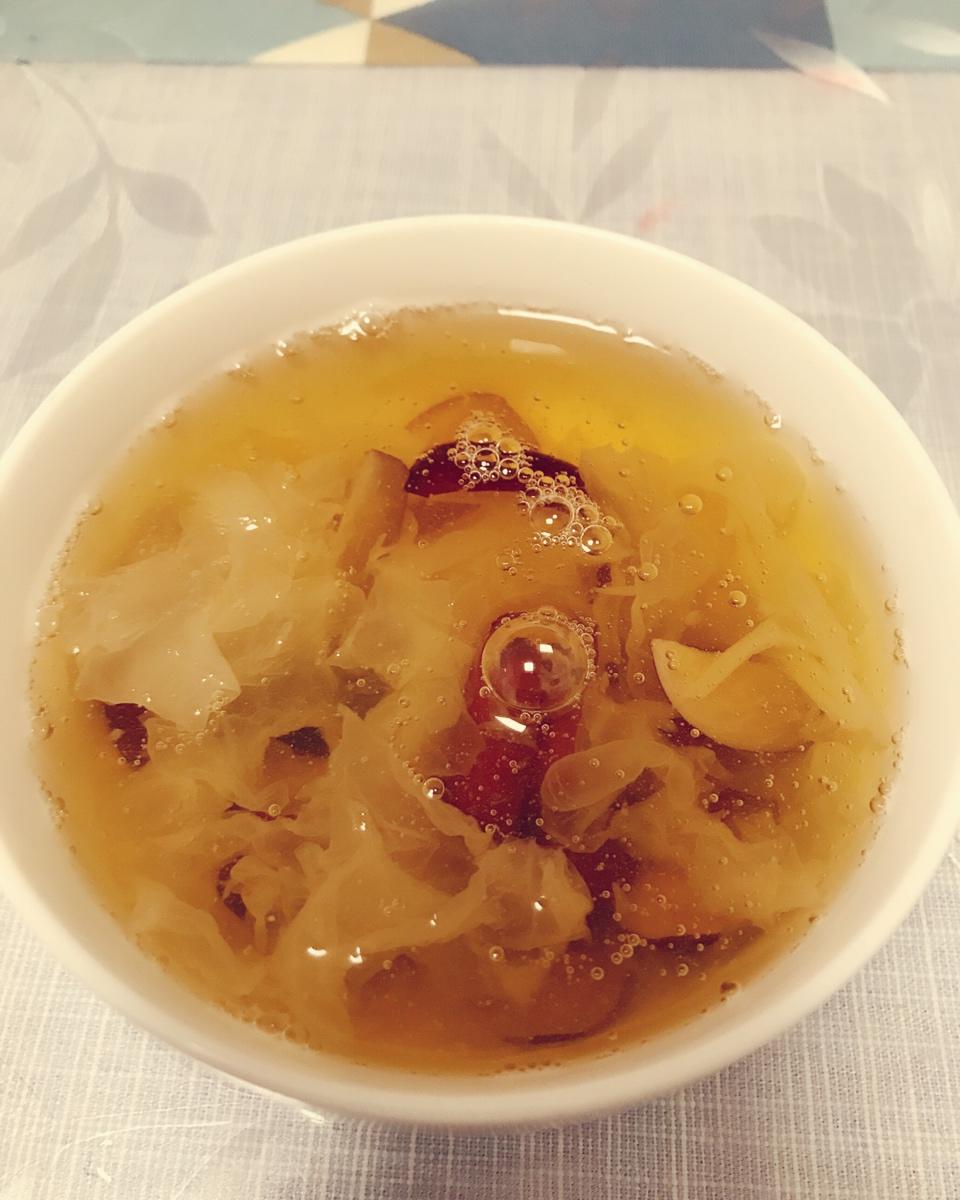 王小梦7做的冰糖银耳红枣汤