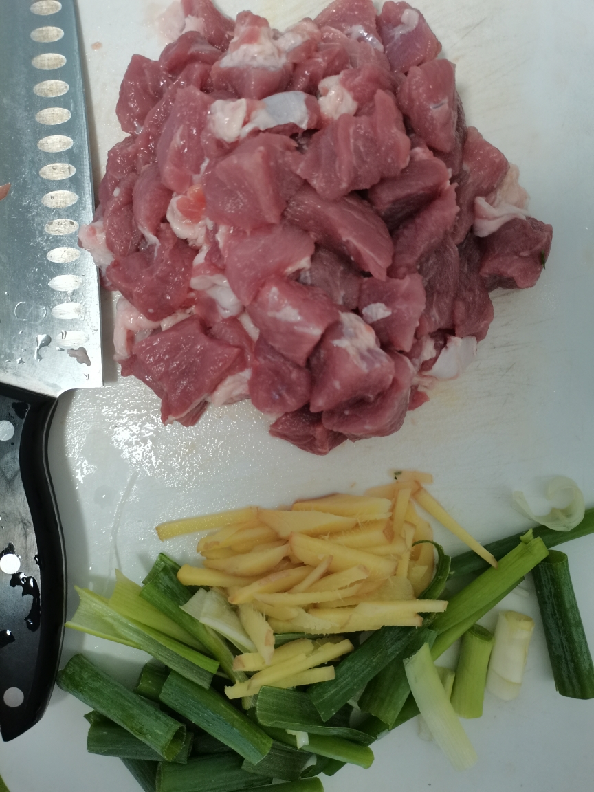 简单的孜然炒肉的做法 步骤1