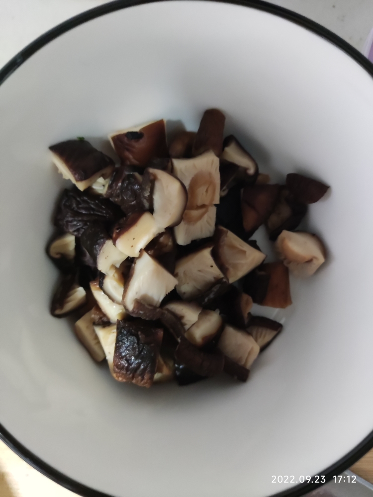 青菜香菇瘦肉粥的做法 步骤1