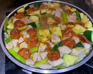 教你用平底锅做🇪🇸西班牙烩饭🥘［Paella de Pollo, alcachofa, chorizo ］的做法 步骤14