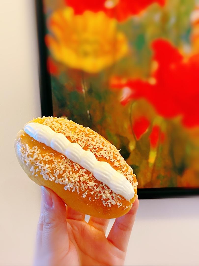 儿时去面包房必买的［椰丝奶油包］