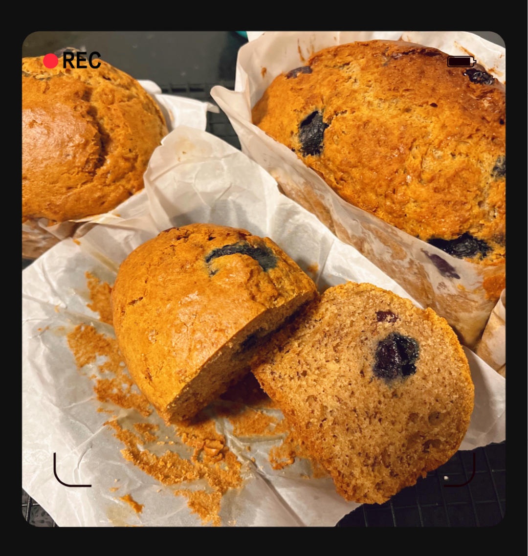 准备祖传的香蕉蓝莓玛芬蛋糕