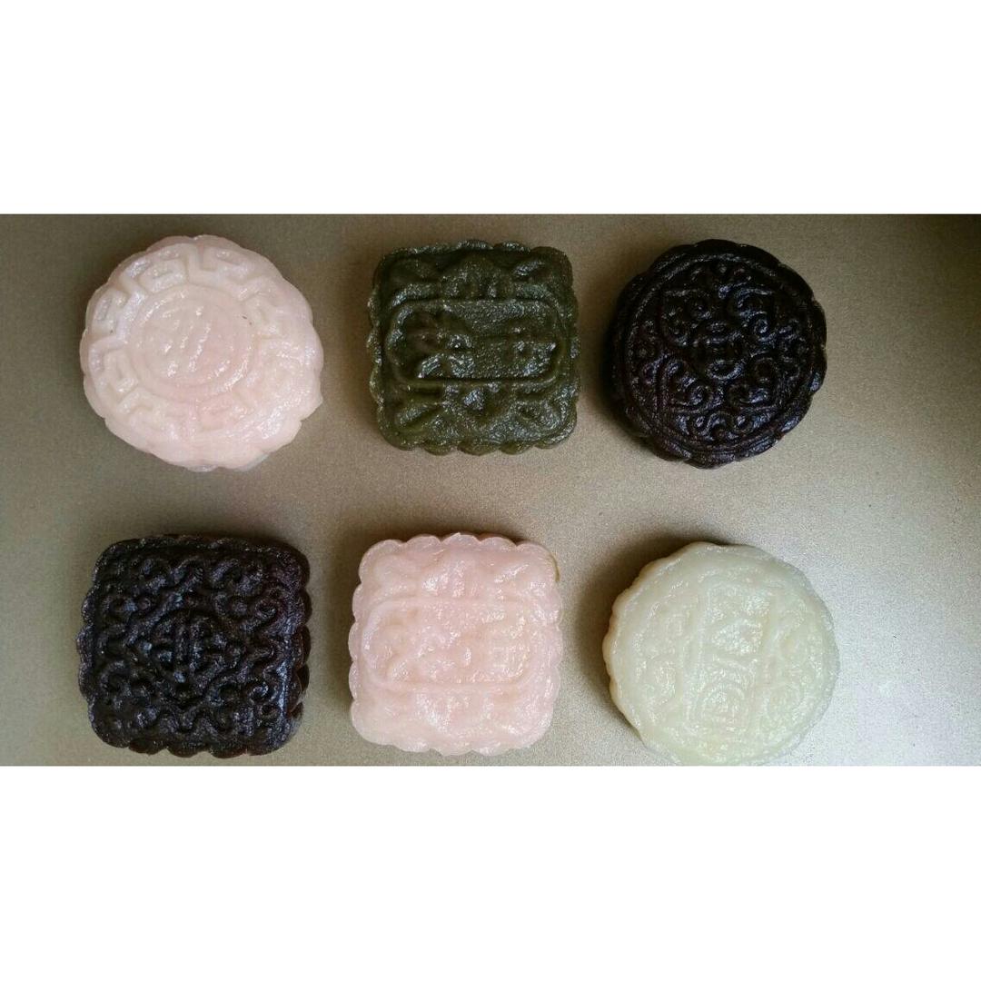 彩色冰皮月饼