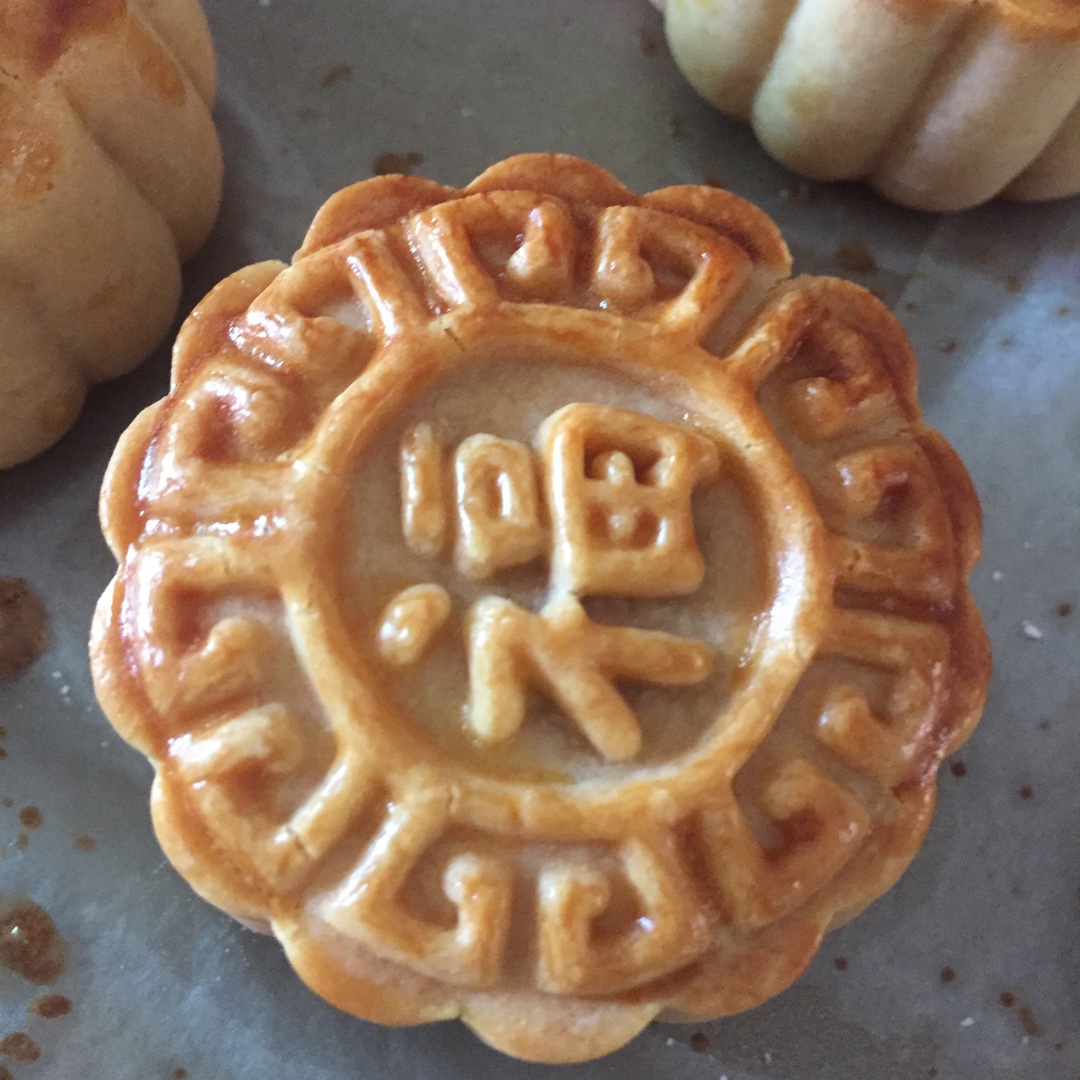 广式月饼—蛋黄莲蓉月饼