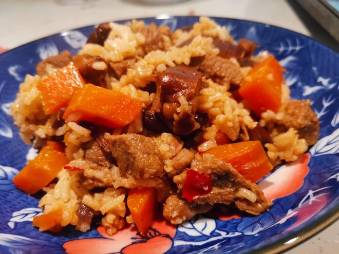 胡萝卜香菇牛肉焖饭的做法