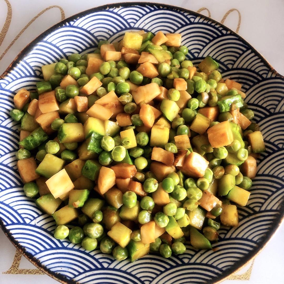 下饭豌豆黄瓜丁炒杏鲍菇