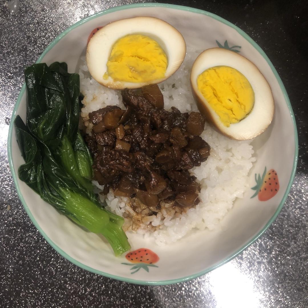 洋葱酥卤肉饭