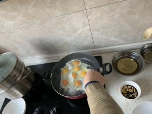 蟹黄蛋的做法 步骤3