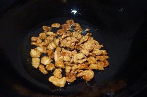 熬猪油后的残渣利用家常菜--油渣炒萝卜丝的做法 步骤2