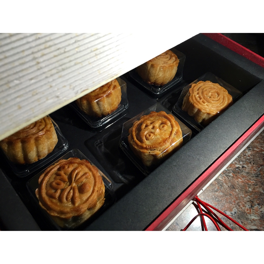 广式月饼—蛋黄莲蓉月饼