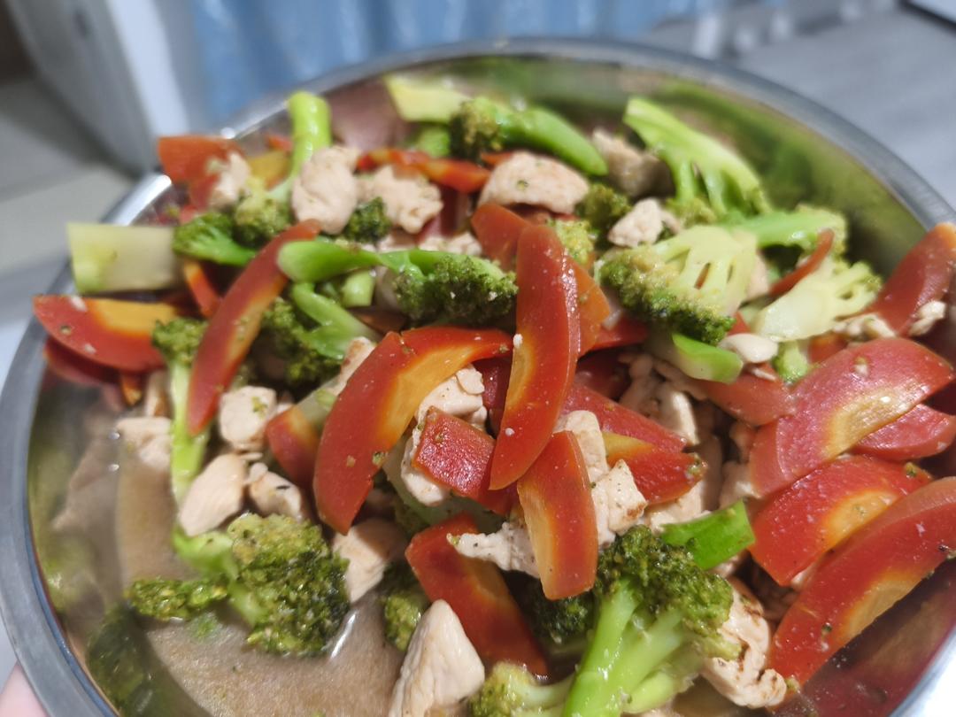 减脂餐鸡胸肉西兰花胡萝卜