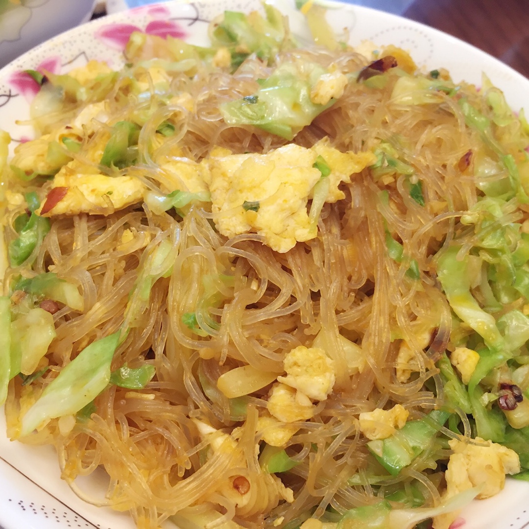 包菜粉丝炒鸡蛋