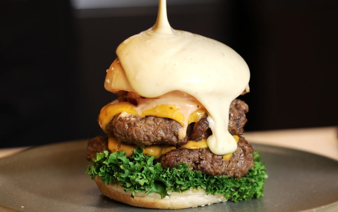 芝士瀑布双层牛肉汉堡