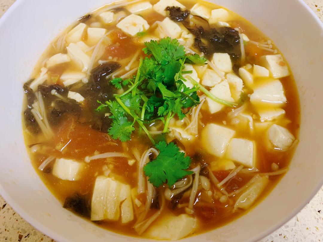 减肥期简单易做味道鲜美的番茄内酯豆腐汤