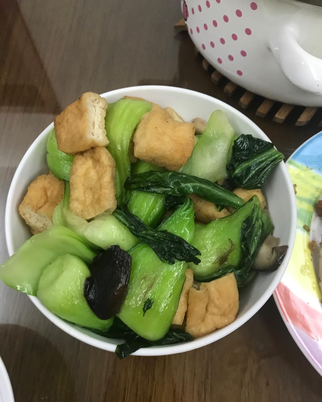 曜野蔽泽做的油豆腐炒青菜