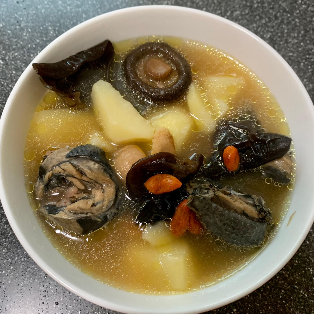 滋阴补血～香菇山药乌鸡汤