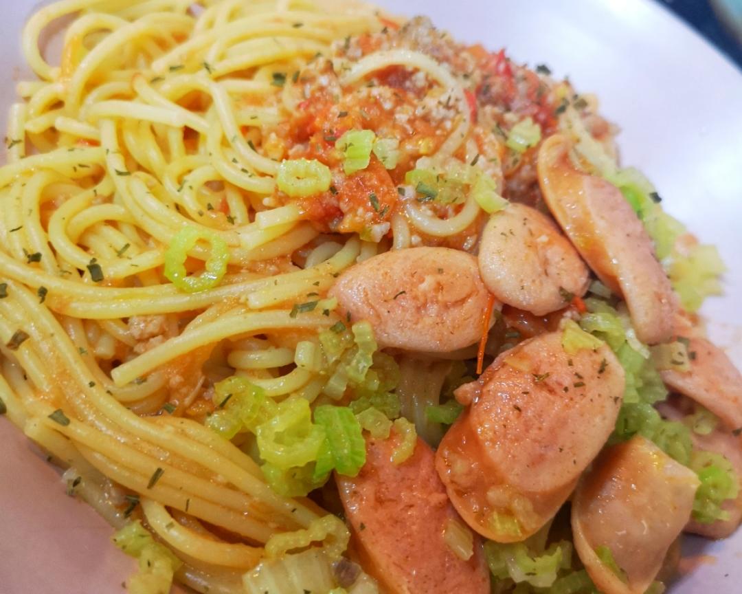 芹香芝士肠肠番茄意粉🍝