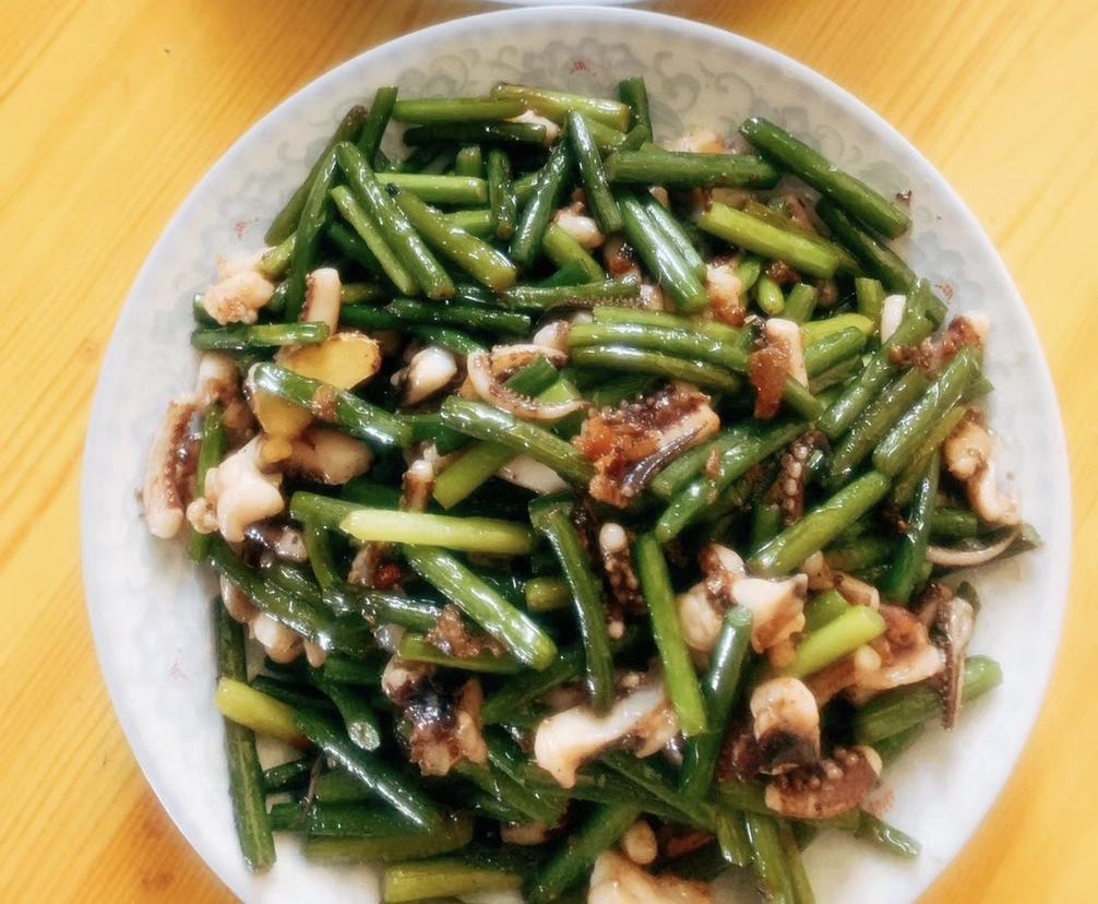 蒜苔鱿鱼须
