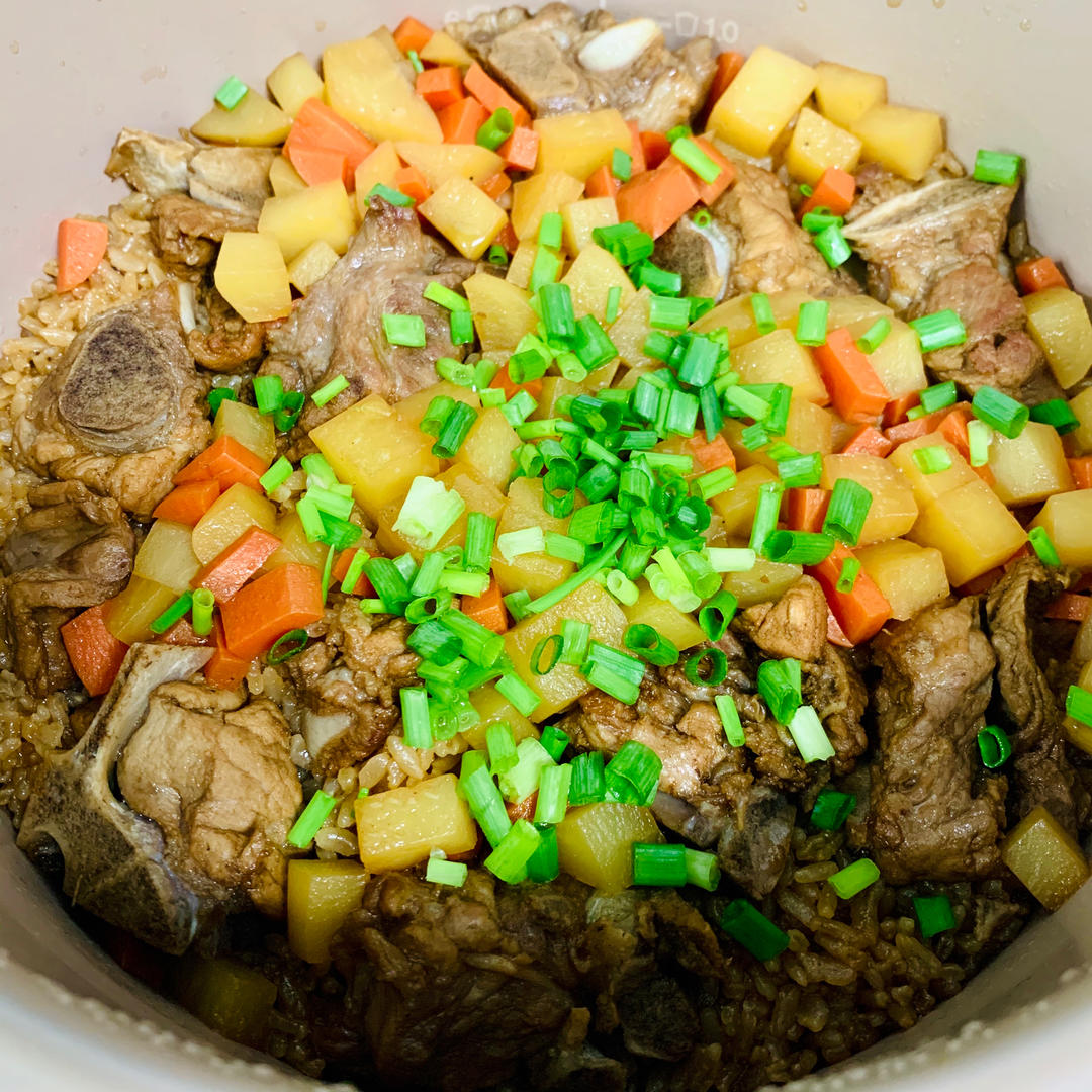 电饭锅排骨土豆焖饭