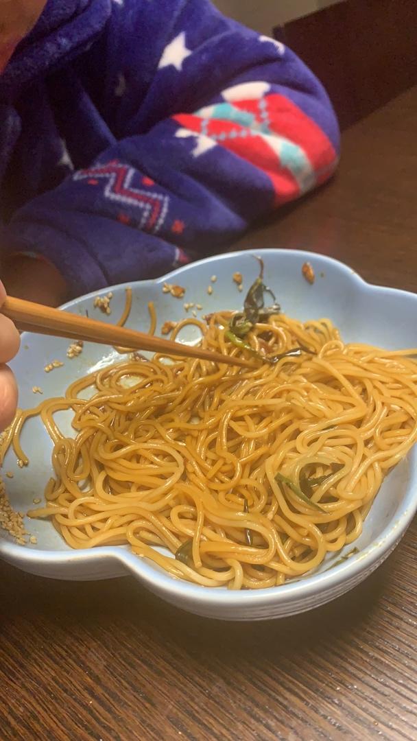 10分钟搞定的一碗葱油拌面