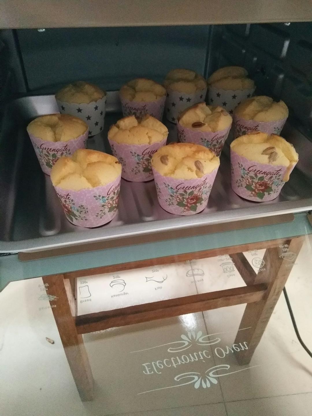 原味戚风纸杯蛋糕（烤箱做纸杯蛋糕）