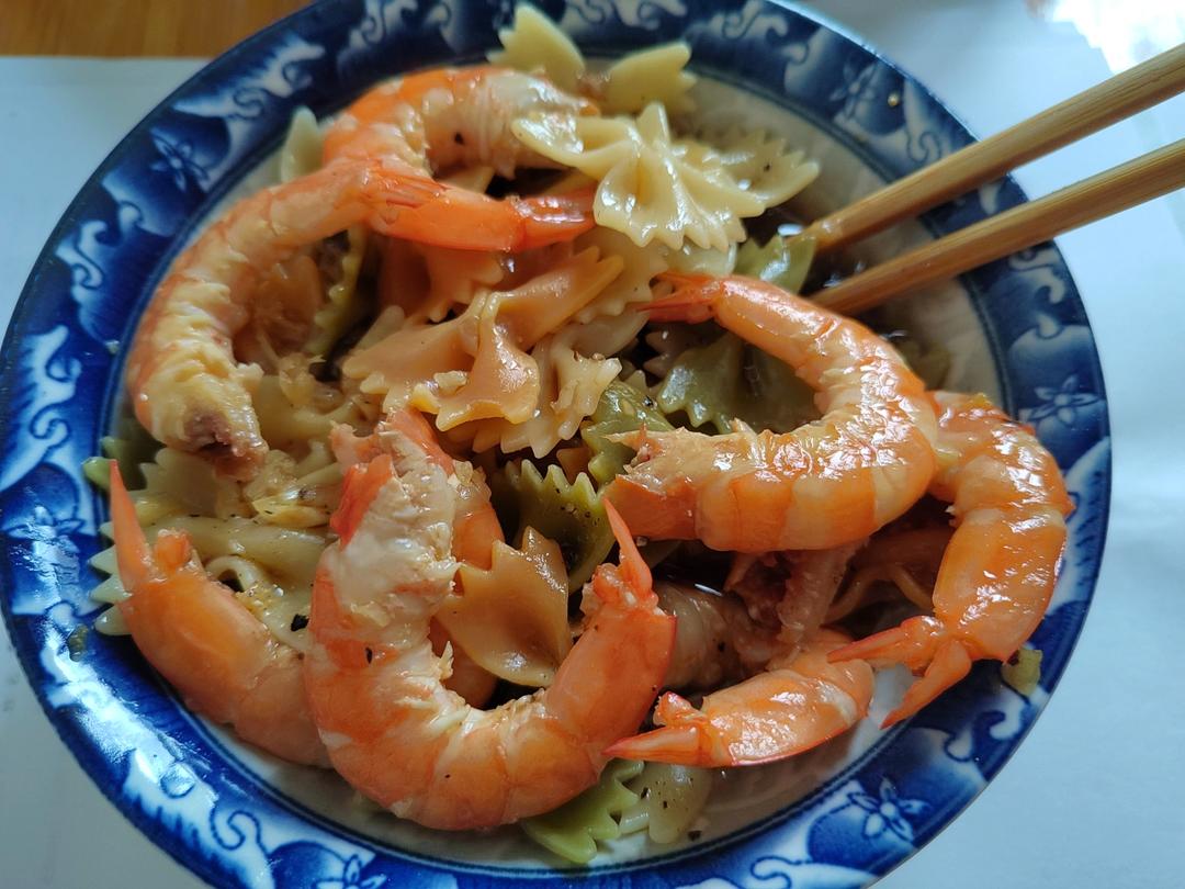 夏天一定要吃的🦐蒜香虾仁拌面🦐好吃到舔盘