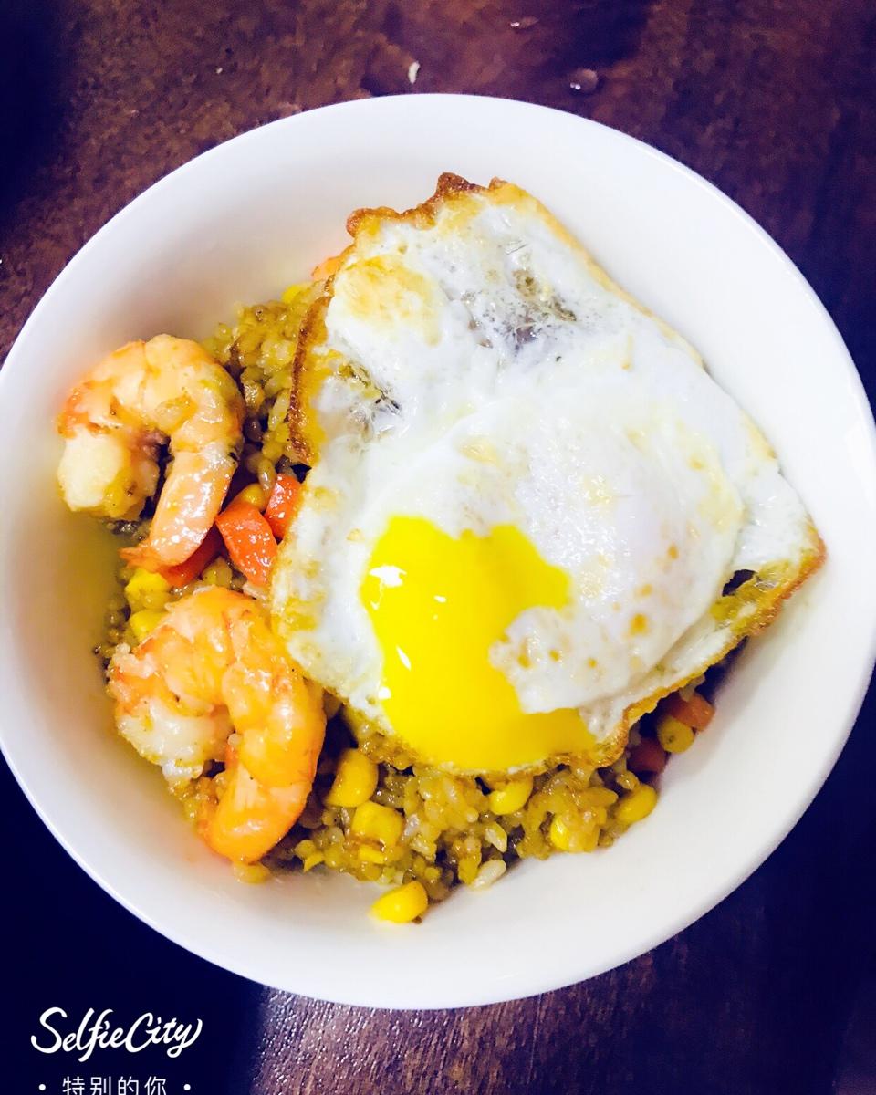 【鲜虾酱油炒饭】