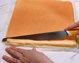 蛋糕卷这样做‼️不掉皮不开裂（小视频食谱）的做法 步骤15
