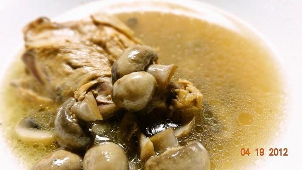 烧鸡蘑菇汤的做法