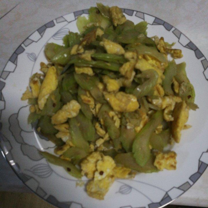 芹菜炒鸡蛋