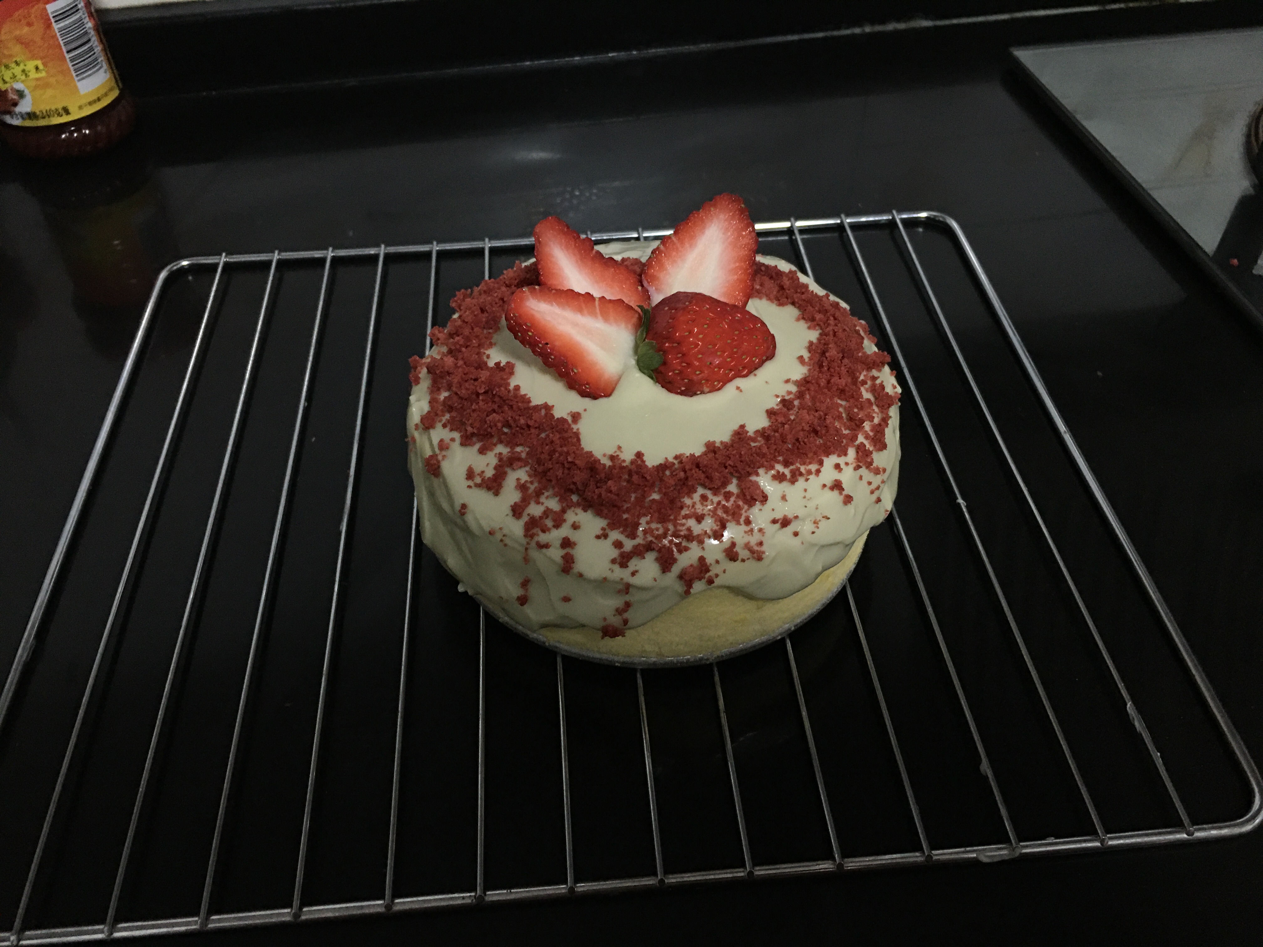 中间藏着一颗💓爱心💓的🍓草莓雪崩蛋糕🍓～（六寸）的做法 步骤18