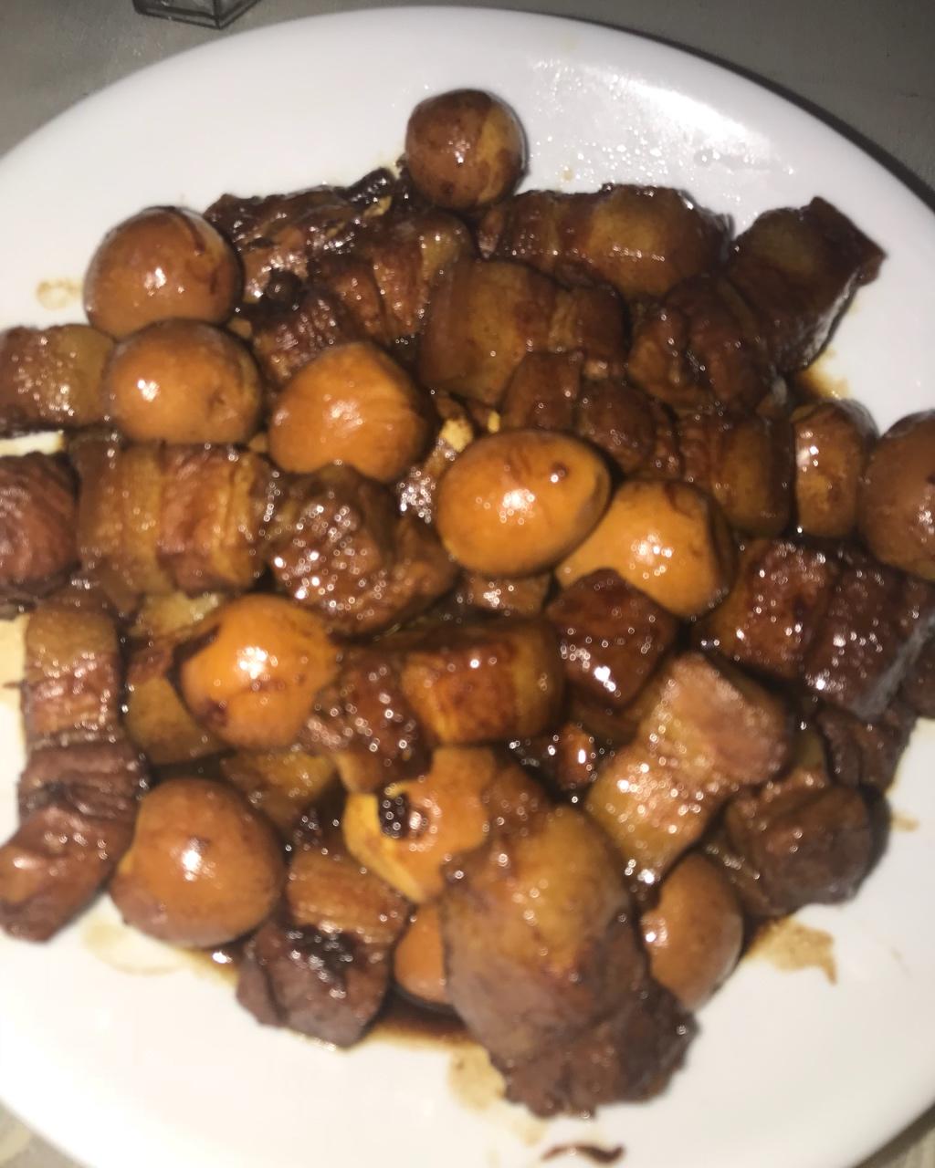 红烧肉炖鹌鹑蛋