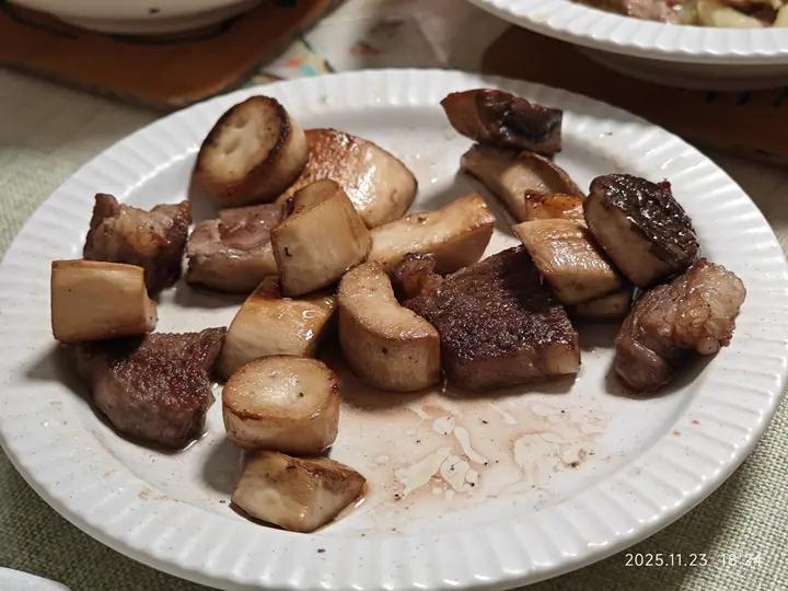 黑胡椒杏鲍菇牛肉粒