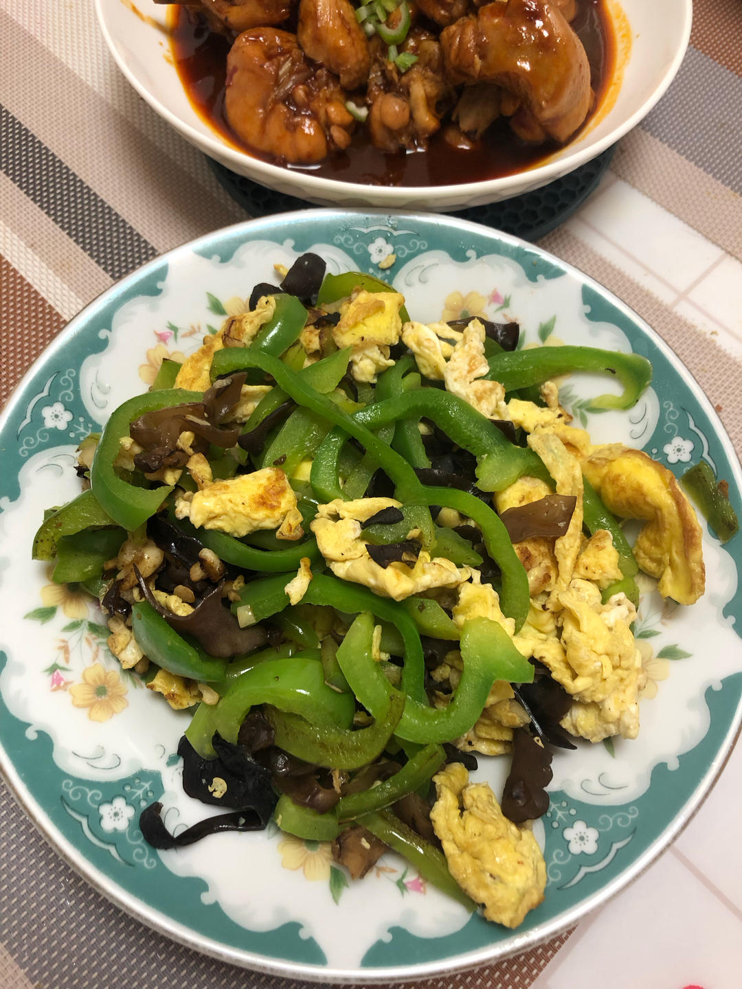 黑木耳青椒炒鸡蛋（营养又下饭）