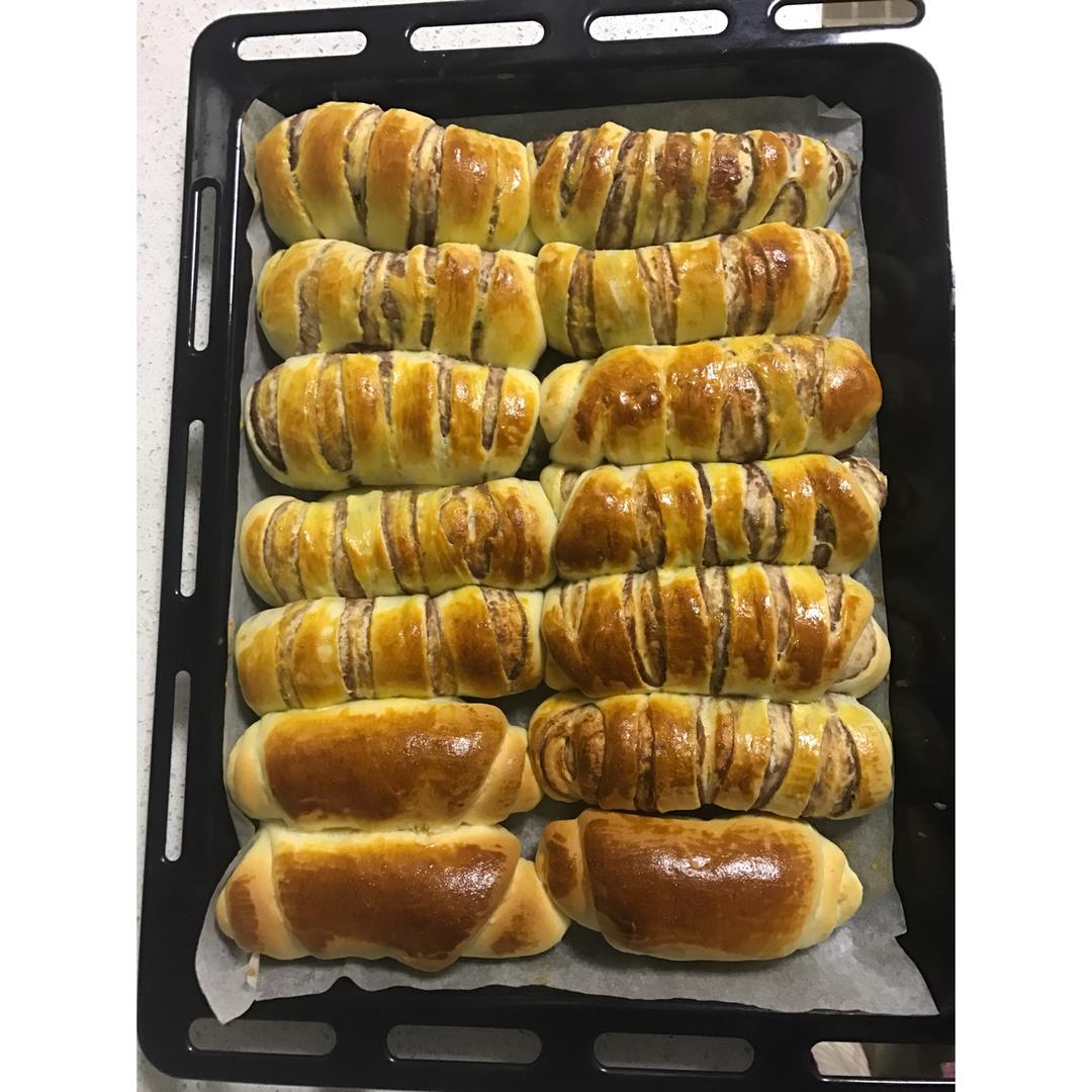 红豆沙面包卷——好吃得不得了#皮黑森林#