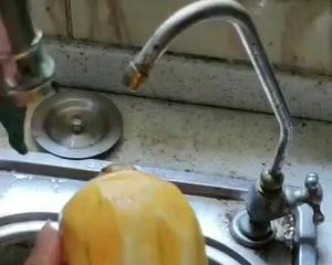水煮南瓜的做法 步骤2