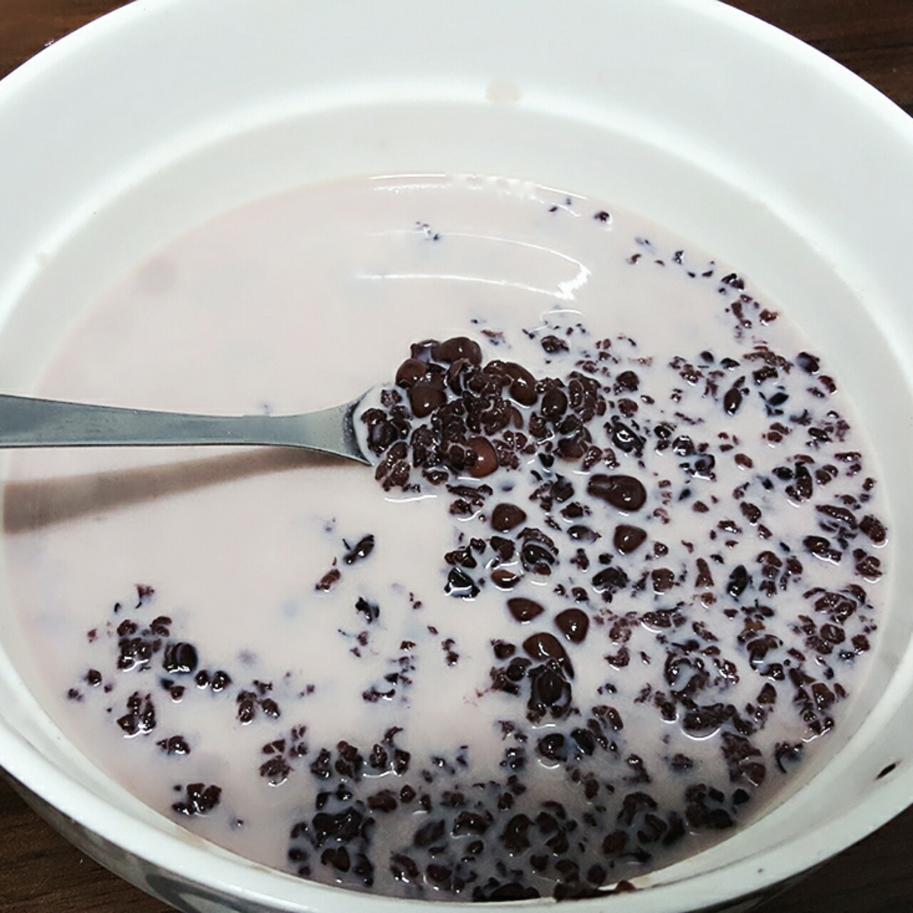 baby甜水灵灵做的牛奶红豆黑米粥