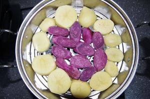 紫薯牛奶土豆烙的做法 步骤1