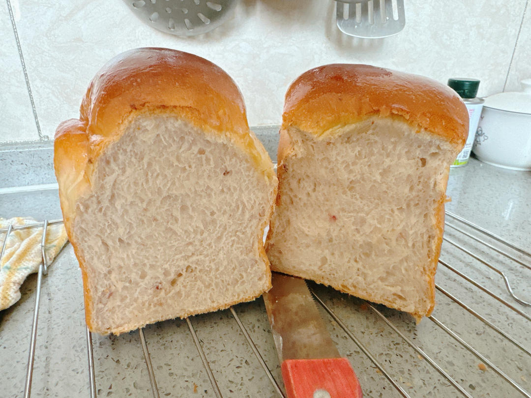 色与香同赋的玫瑰吐司