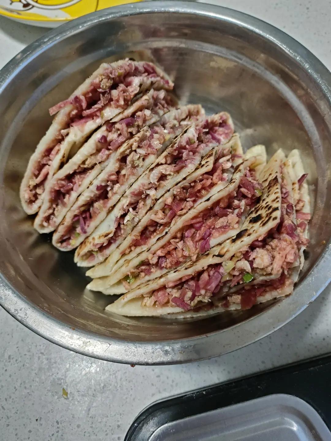 会连续吃八个的萝卜馅饼