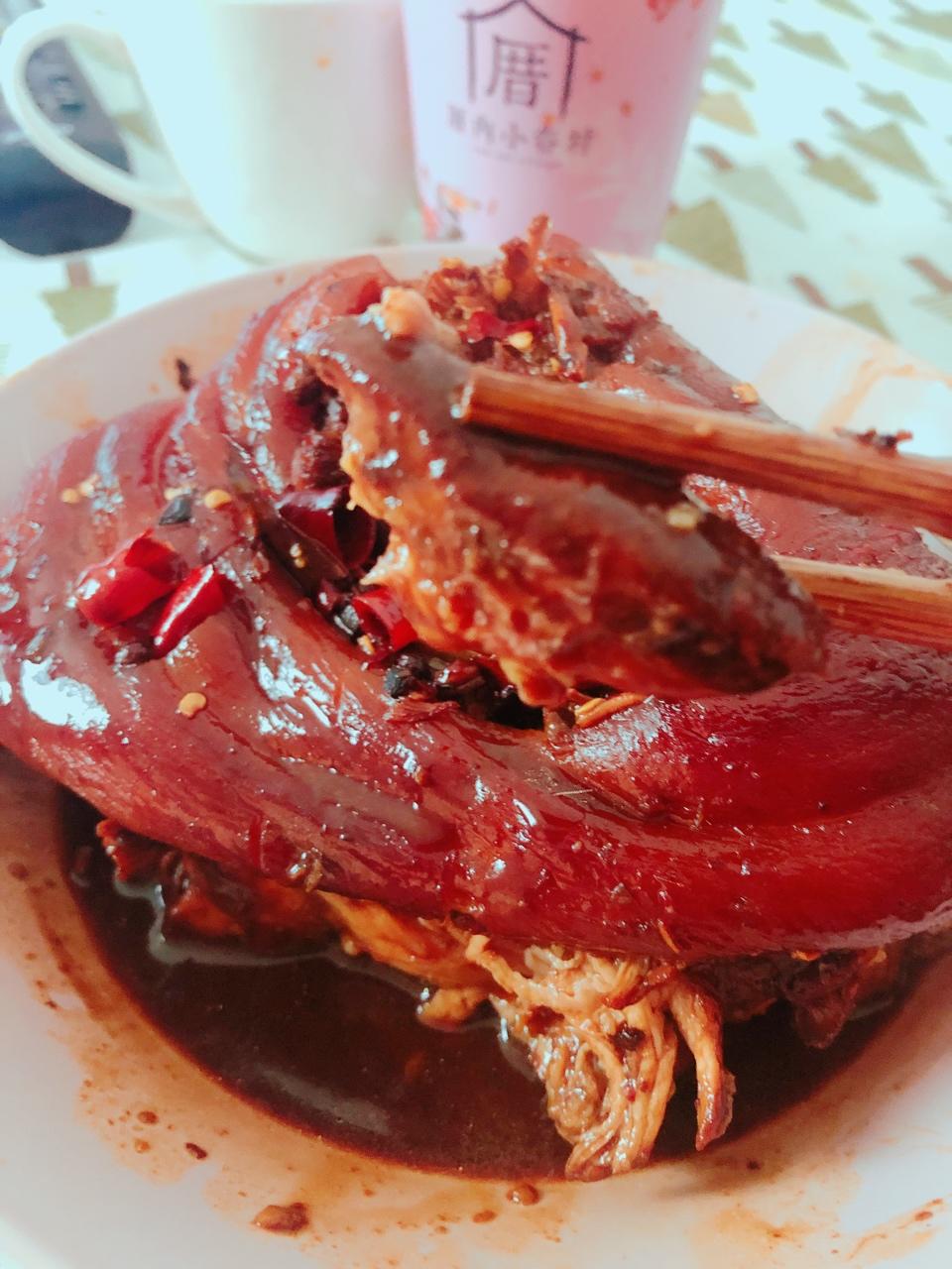 红烧酱肘子～冰糖水晶猪肘子～